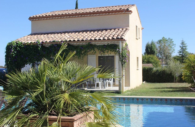 Quiet country house close to everything with air conditioning and 10 x 5 pool