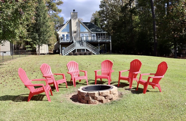 Quiet Cove and Lakefront! Summer dates available!