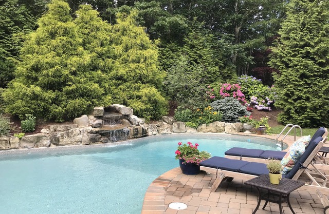 Quiet Cul de Sac, Sag Harbor Village 1 mi, Heated Salt Water Pool w/Waterfall