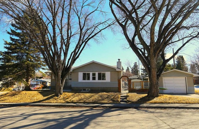 Quiet Family Friendly, 4 min UofC and University District Shops, 9 min DT