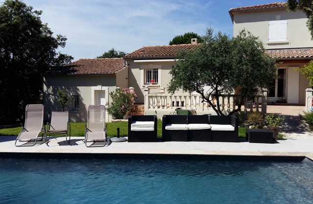 Quiet hillside villa with spa and pool in Provence