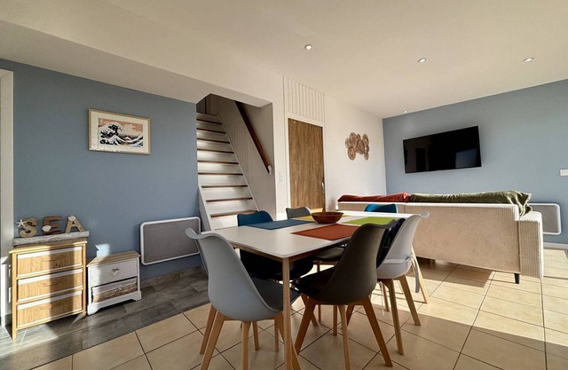 Quiet house 2 bedrooms near sea, parking, terrace
