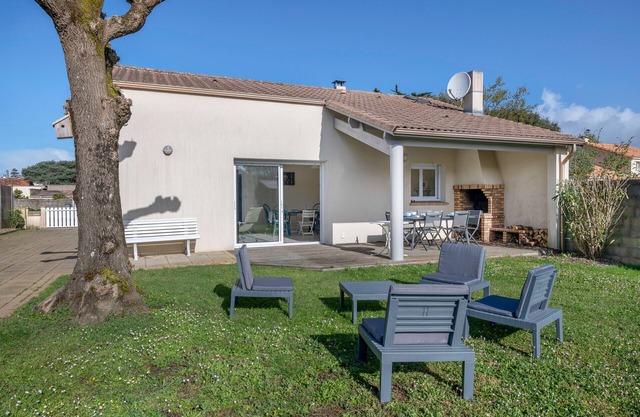 Quiet house 400m from the beach