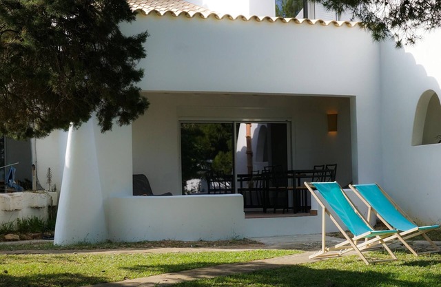 Quiet house by the sea