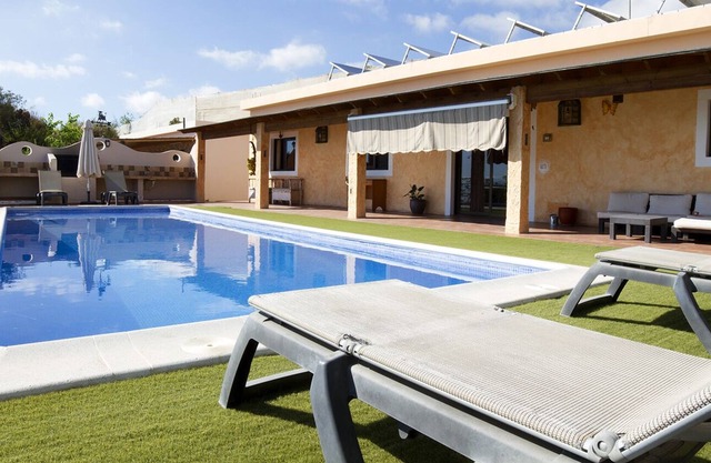 Quiet house with private pool and ocean view