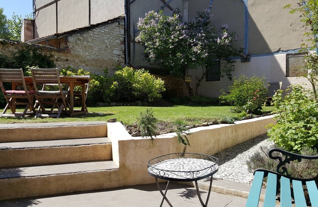 Quiet house with garden in the heart of the old town of Auxerre!