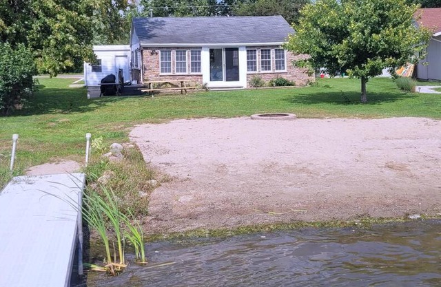 Quiet lakefront home, Ore Lake, Nature's Oasis