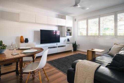 Quiet Little Manly 1 bed - 3mins walk Harbour & Beaches
