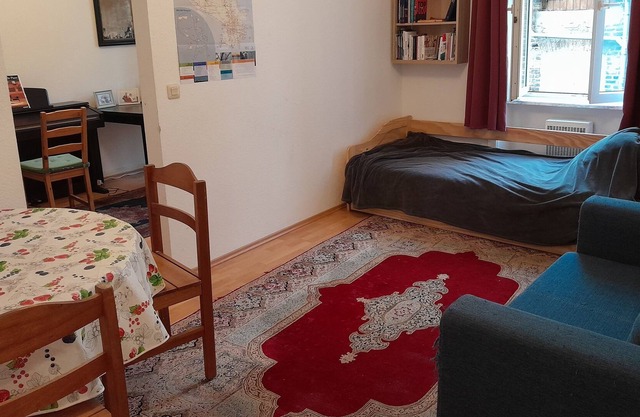 Quiet little rear building ground floor apartment
