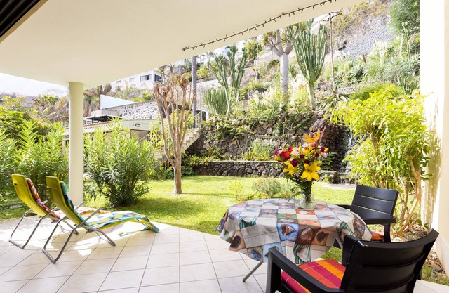 quiet location, 2 terraces, 2 gardens, with pool, barbecue area and parking