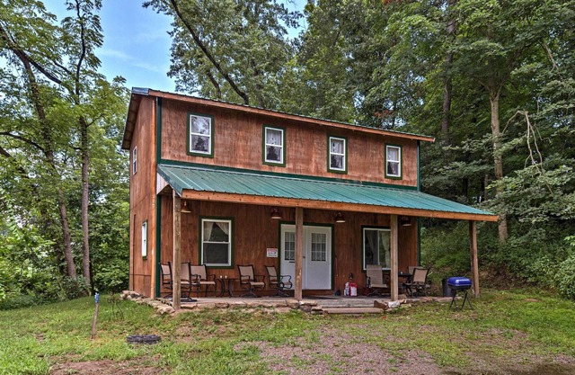 Quiet Mount Perry Cabin on an Operating Farm!