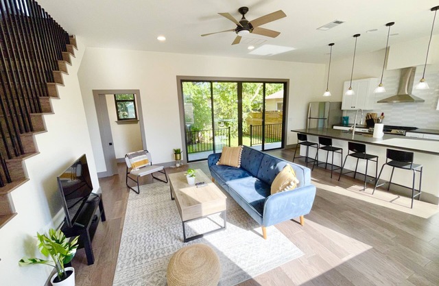Quiet Oasis 10 min from Downtown, New Build 2022!