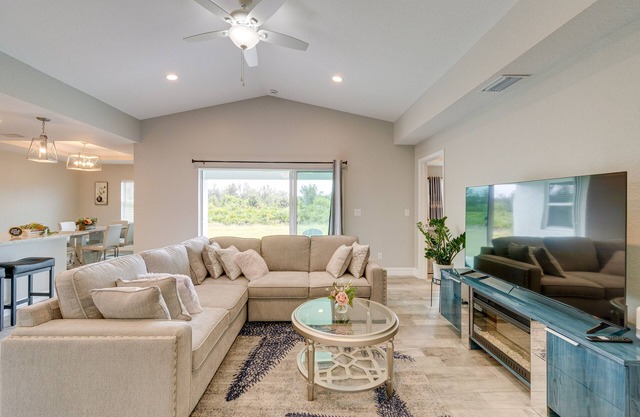 Quiet Port Charlotte Getaway ~ 12 Mi to Beach!