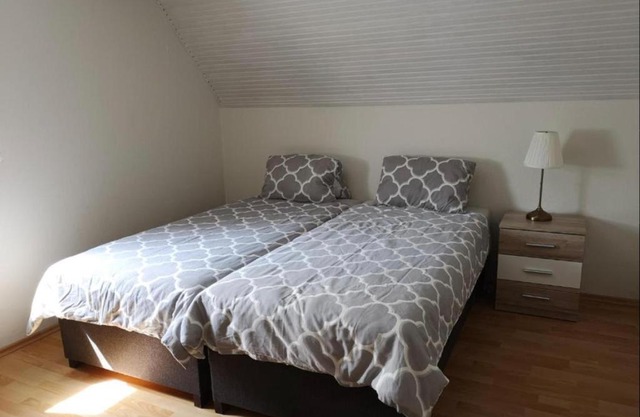 Quiet room in Budapest near airport with free parking