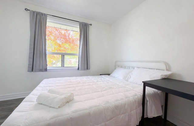 Quiet Room near Eglinton & Midland & TTC Bus