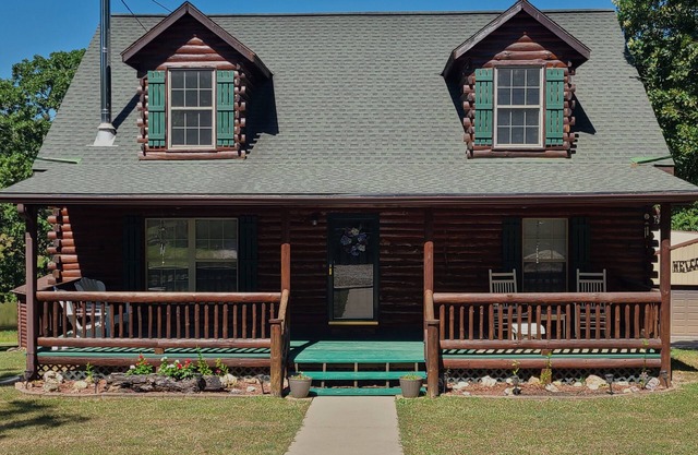 Quiet Rustic Retreat in Rural Area on 5 acres