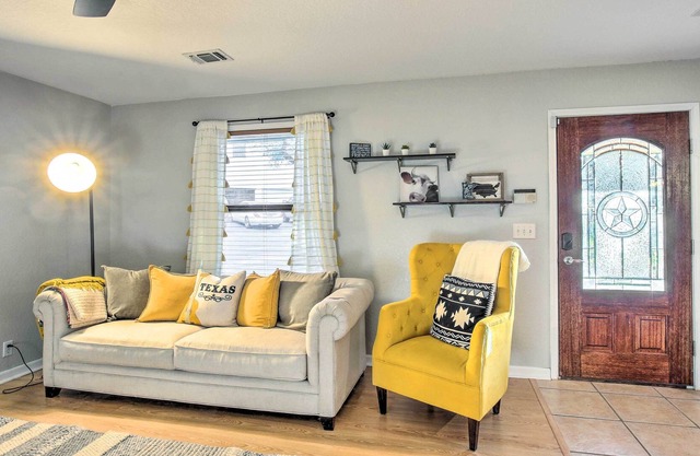 Quiet San Antonio Guest Home, 4-Acre Property!