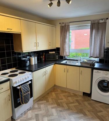 Quiet, Sleeps 12, 2 bathrooms, Lots of parking, KIA 2