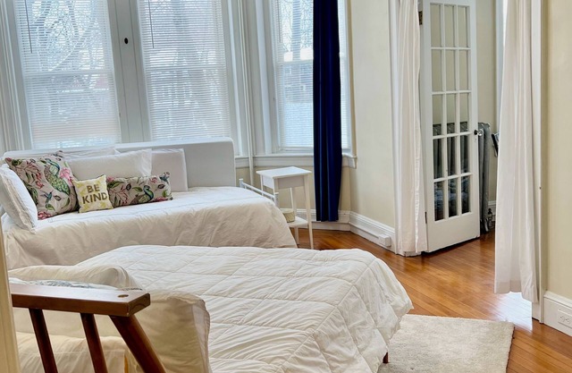 Quiet, spacious apartment in the heart of Newton Center and minutes to the T!