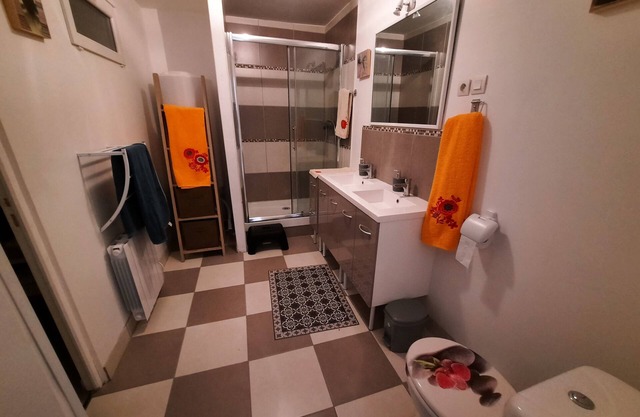 Quiet, spacious country house 1 hour from Disney land. 1 h00 from Paris.