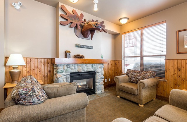 Quiet Top Floor bright and large corner Creekside Condo - Pet Friendly Too!