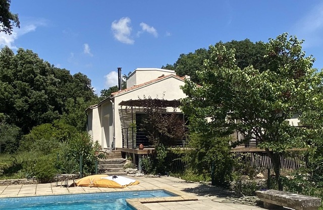 Quiet. Villa 180 m2. Land 4000 m2. Big pool.