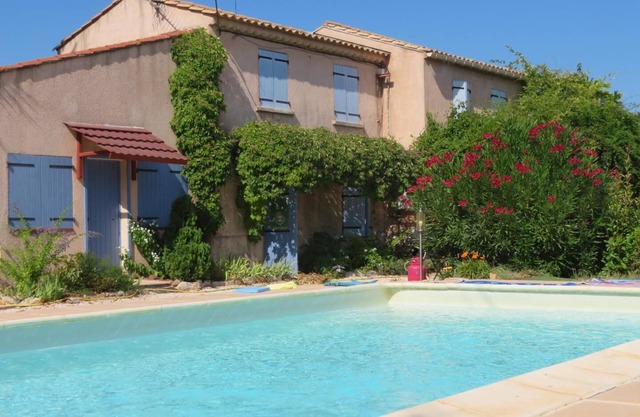 Quiet villa with pool