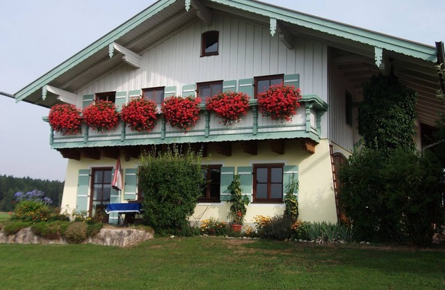 Quietly located first floor apartment with private terrace and mountain view