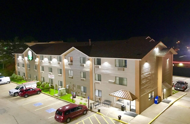 Quincy Inn and Suites