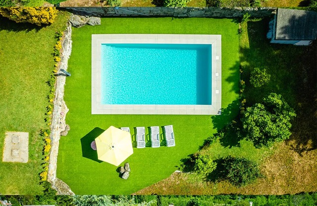 Quinta with pool and garden in Vinho Verde region
