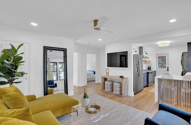 Quintessential 2-bedroom bungalow in the heart of Shandon in Columbia, SC.