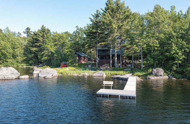 Quintessential Maine Lake House, 280Ft of Waterfront, near Acadia & Bar Harbor