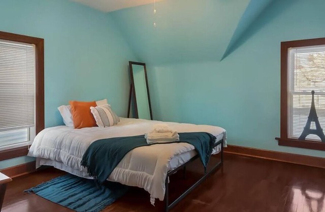 Quirky, Quiet and Convenient. Downtown, Historic.