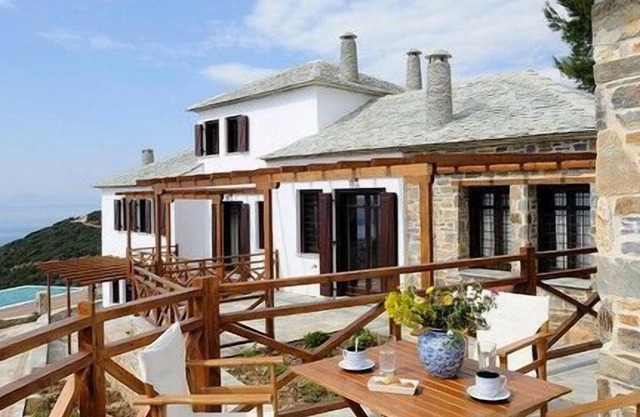 R 1304 Bemus Junior Villa With Fireplace, Garden View & Private Balcony or Terrace