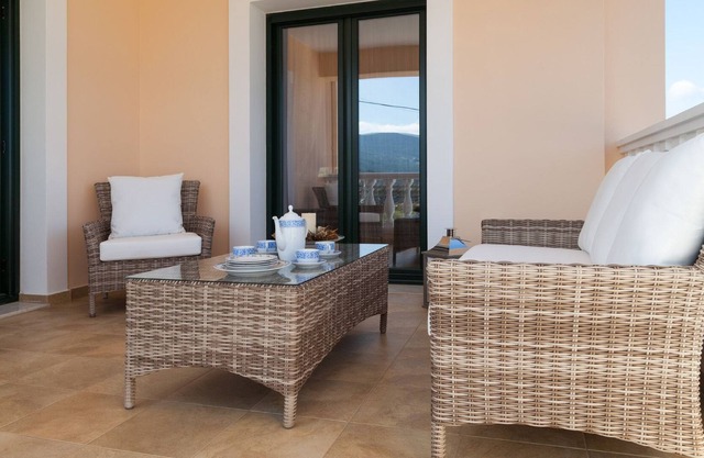 R 3119 Villa Fidel With Guest Laundry.Internet access & Side Sea View