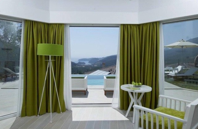 R 856 Villa with Pool, Sea and Mountain Views - Breakfast Included