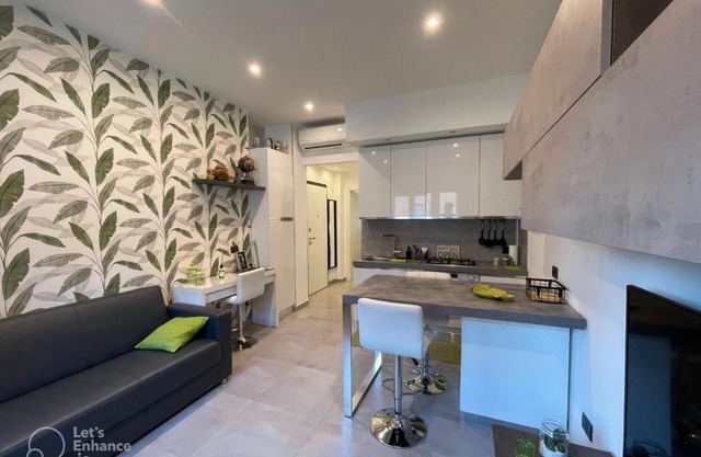 R39 Modern Apartment with Private Parking