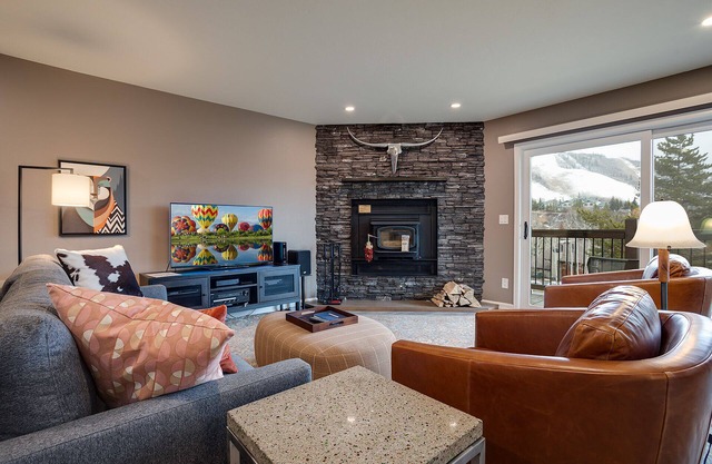 RA511 | Recently Remodeled | Modern Interiors | Winter Shuttle | Pool and Hot Tu