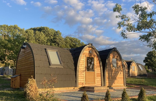 Rabbit Pod - Spacious Glamping pod with 2 bedrooms