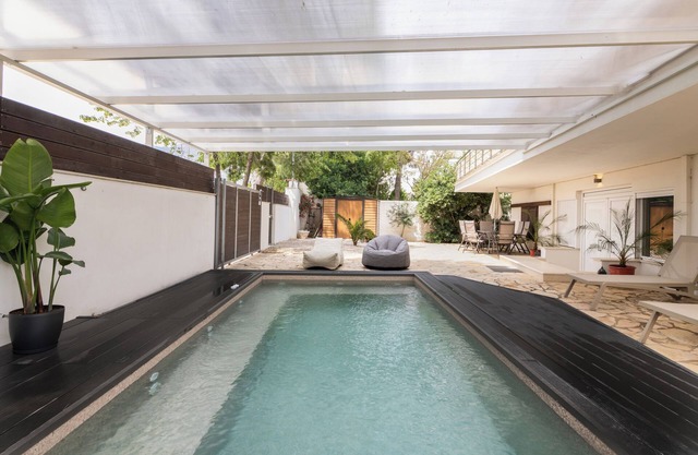 Rafia Loft Loutraki: Heated Pool, Billiard I Beach