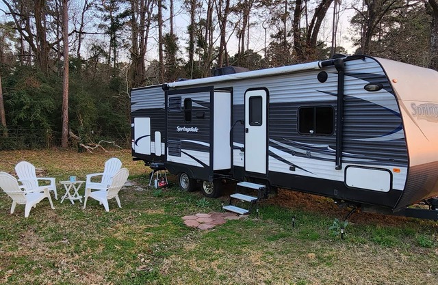 RafterTFarm - The Star: Ranch Stay in an RV