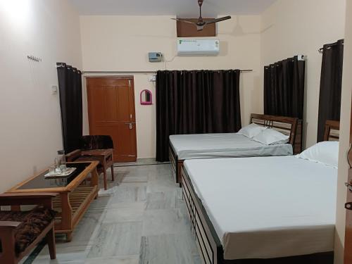 RaghuvarDham Delux AC 2 Double Beds