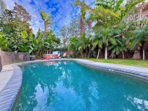 Rainforest Villa 4 Bedroom PoolSpa Walk2Disneyland