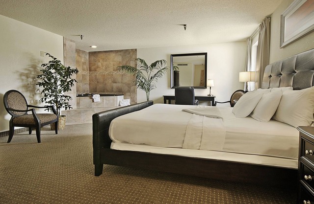 Ramada by Wyndham Bettendorf