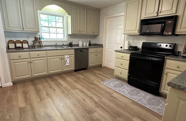 Rammer Jammer Retreat - <6 miles from the University of Alabama & Bryant-Denny