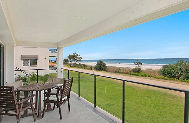 Ramona 1 - Absolute Beachfront Tugun