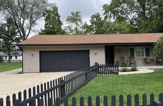 Ranch Home less than 1 mile from Grand Park w/Team Room