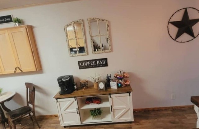 Randy's Place - Beautiful 4br W/Private Hot tub!