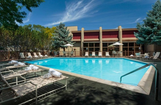 Rare Find Outdoor Pool, Parking, Pets Allowed, Close to Johnny Appleseed Park!