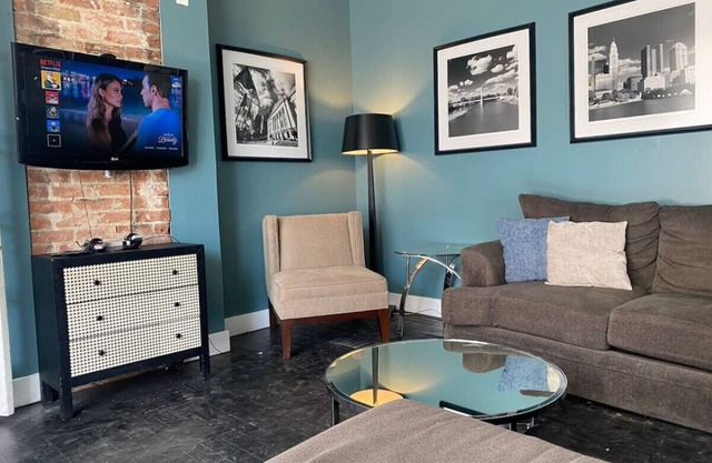 Rare Find! Sleeps 16 w/9 Beds, 6BR + WIFI!